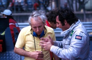 José Carlos Pace e John Surtees em 1974, pouco antes do brasileiro se transferir para a Brabham