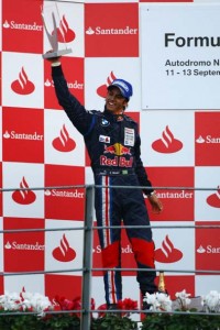 P90051521 Com o 2º posto obtido neste sábado, em Monza, Luiz Felipe Nasr conquistou o título europeu de Fórmula BMW, pela equipe Eurointernational (Foto BMW AG)