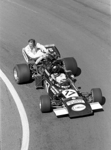 José Carlos Pace, no Mach 711 da equipe Williams, e o carona Ronnie Peterson em 1972