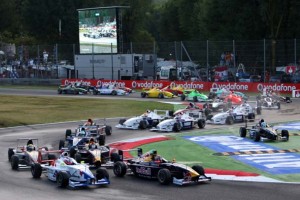 P90051529 Luiz Felipe Nasr (12) na prova deste sábado, em Monza, na qual sagrou-se campeão europeu (Foto BMW AG)