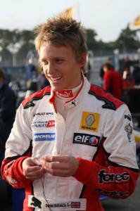 Daniel McKenzie é o líder do British F3 National