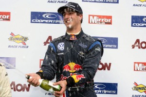 O australiano Daniel Ricciardo venceu as duas provas em Oulton Park