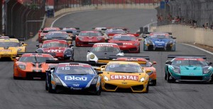 Grid cheio na abertura do GT Brasil 2010, com GT3 e GT4 (Foto Miguel Costa Jr.)