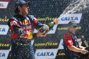 Cacá Bueno comemora a vitória em Salvador e a ampliação da liderança do campeonato (Foto Luca Bassani/Red Bull)