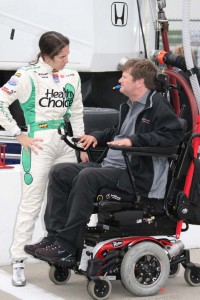 04CJ2644-6843 Ana Beatriz Figuredo e o chefe de equipe Sam Schmidt (Foto Indycar)