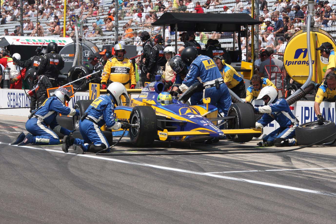 A temporada de 2011 será a primeira completa de Bia Figueiredo na Indy (Foto fornecida por IMS)