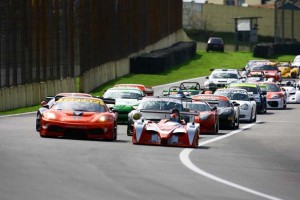 Largada da prova 500 km de São Paulo com o Protótipo Metal Moro na pole position (Foto André Santos)