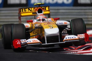 Nelsinho Piquet pode estar com seu futuro na Fórmula 1 totalmente comprometido (Foto Glenn Dunbar/LAT Photographic/RenaultF1)