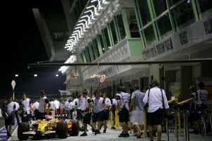 Nelsinho Piquet no fatídico Grande Prêmio de Cingapura, em 28 de setembro de 2008 (Foto Charles Coates/LAT Photographic/RenaultF1) 