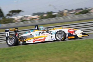Fernando Galera, após a vitória na corrida de sábado, lidera o Sul-americano de Fórmula 3, ao lado de Leonardo Cordeiro