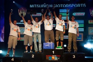 dm_11.12.2009_mitsubishi_motorsports_graduado_campeao_podio_tompapp Mitsubishi MotorSports Sudeste: Pódio Final da categoria Graduado (Foto Tom Papp/Mitsubishi Motors)