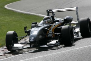 dm_1206_mygale_nicktand