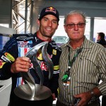 84079311KR163_F1_Grand_Prix Festejando ao lado de seu pai, Alan Webber, o principal incentivador de sua carreira e fã de Jack Brabham (Foto Clive Mason/Getty Images/Red Bull Racing)