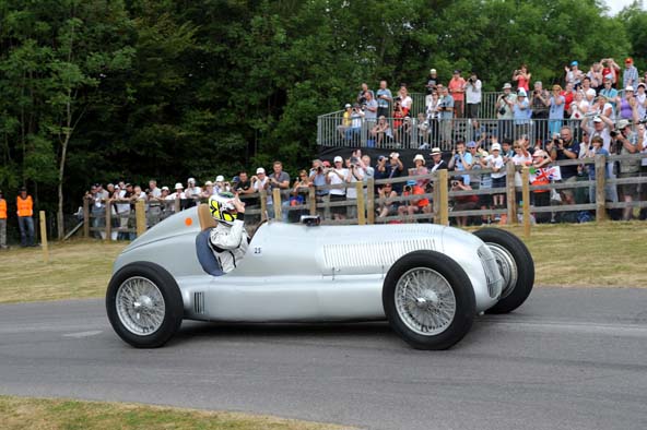 2009 Goodwood Festival Goodwood 2009 - Jensen Button e o Mercedes W25 (Foto Jeff Bloxham/LAT Photographic/BrawnGP)