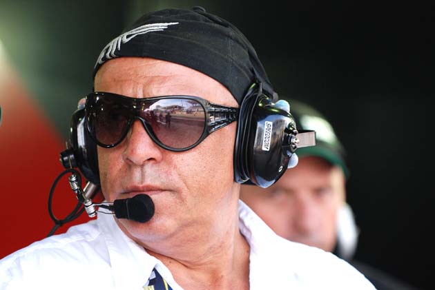 dm_6.7_paulodetarso_materiafogo_dbaw Paulo de Tarso, dono da equipe Dolly Action Power, que teve sua carreta destruída em um incêndio na madrugada desta segunda-feira (Foto Dudu Bairros/Agência We)