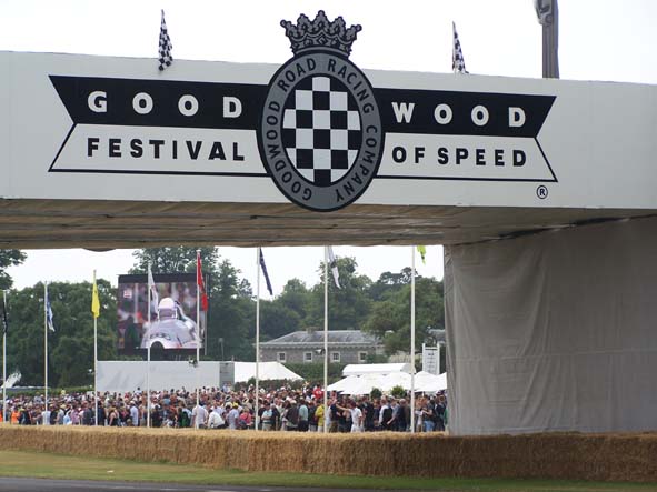 dm_especial_goodwood_mm_5 O famoso pórtico do Festival of Speed (Foto Murilo Montiani)