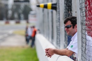 O narrador esportivo Luc Monteiro (Foto site Marcas e Pilotos)