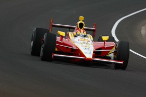 press_heliocastroneves15_indy500_race5_2011_day1_bret_kelly_irl